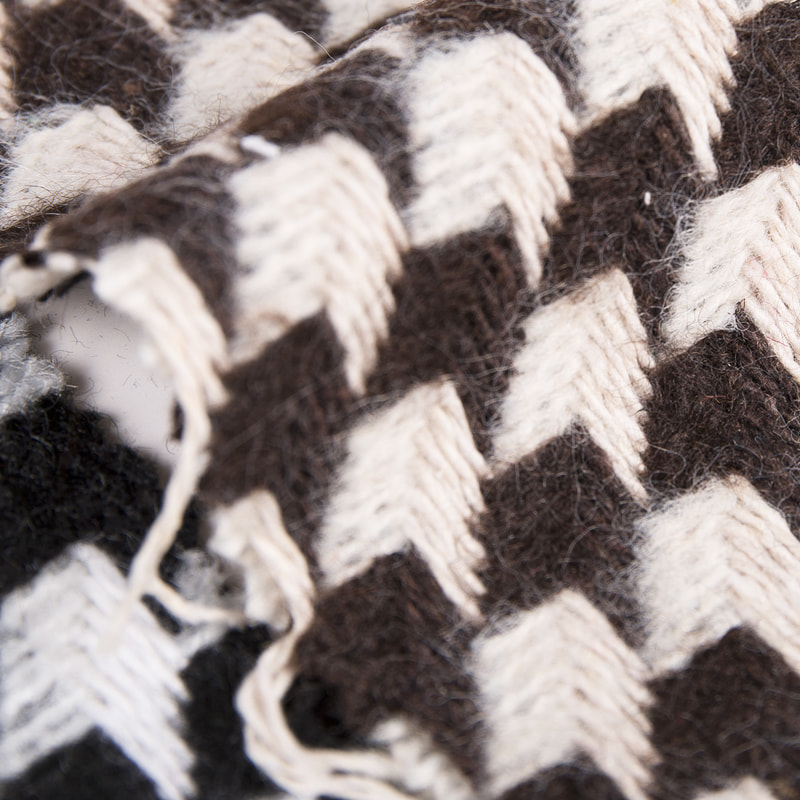 Patrún Ceann Saighde Fabraic Cabhraithe Donn Dubh Cabhraithe 2406